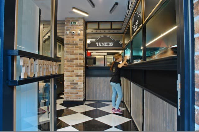 The interior of To Grigoro